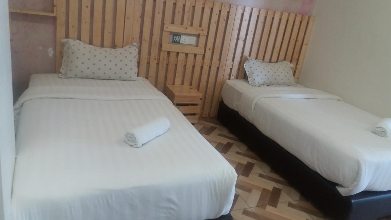 Hotel Zamburger Kota Warisan Sepang Exterior photo