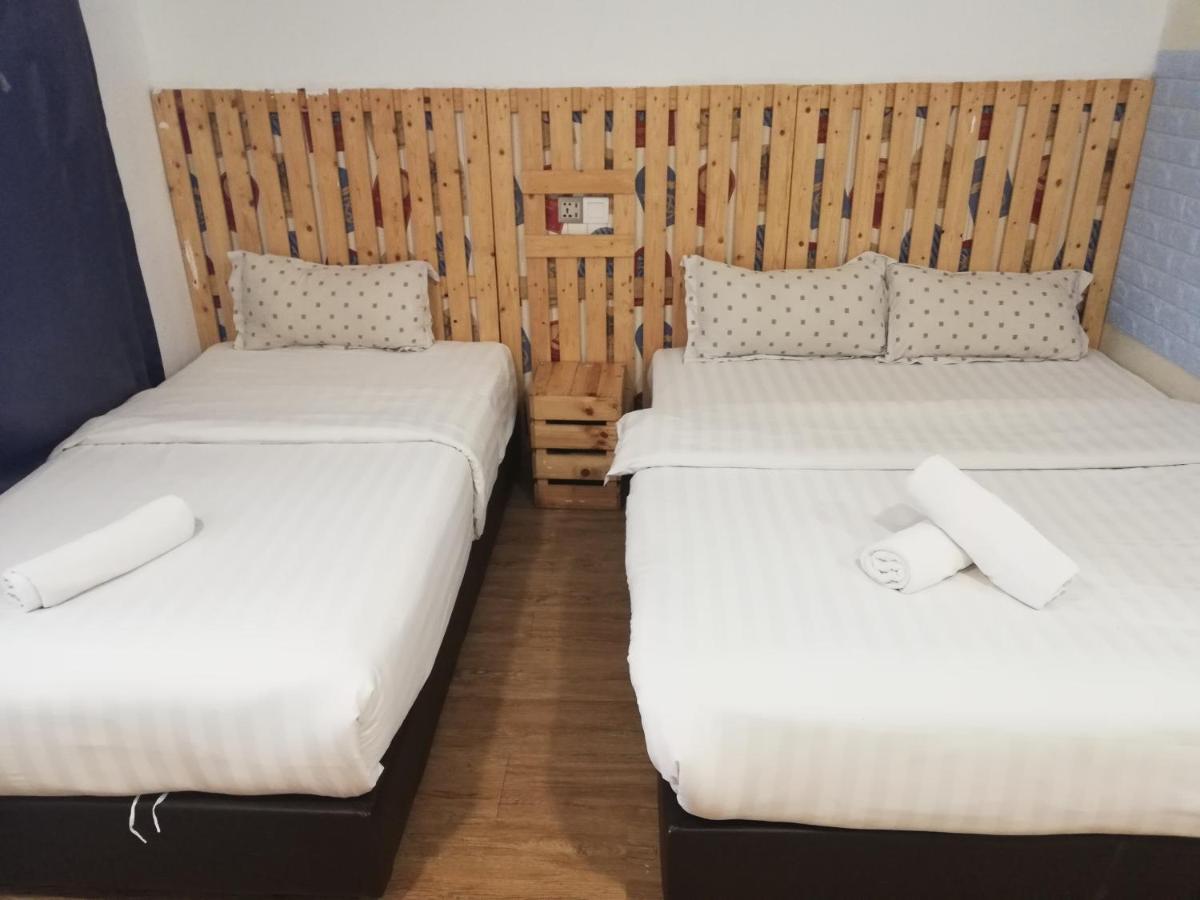 Hotel Zamburger Kota Warisan Sepang Exterior photo